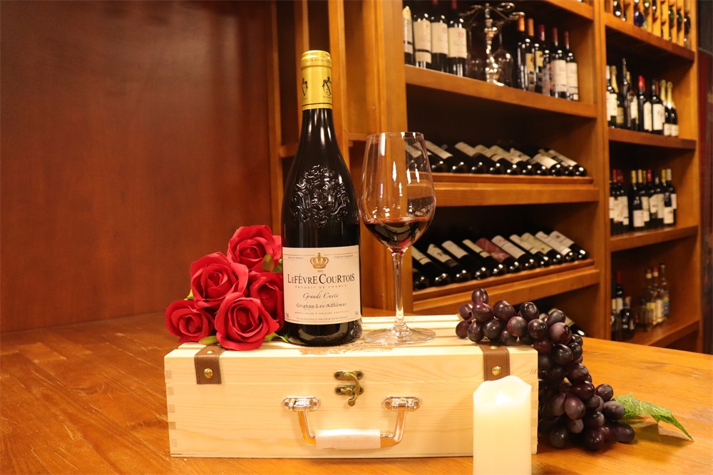 原瓶原裝進口紅酒生意的發(fā)展好不好